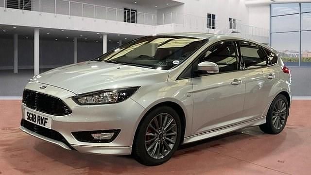Used Ford Focus ST-Line 140 HP (102 kW) 2018 Silver Hatchback