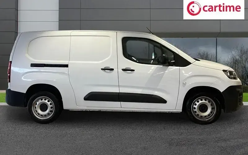 Used Citroën Berlingo 102 HP (75 kW) 2023 White MPV
