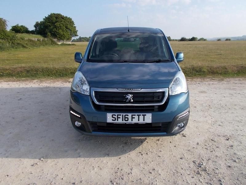 Used Peugeot TePee 2016 Blue MPV