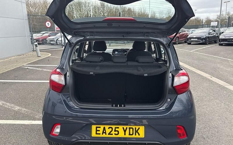 Used Hyundai i10 Advanced 63 HP (46 kW) 2025 Grey Hatchback