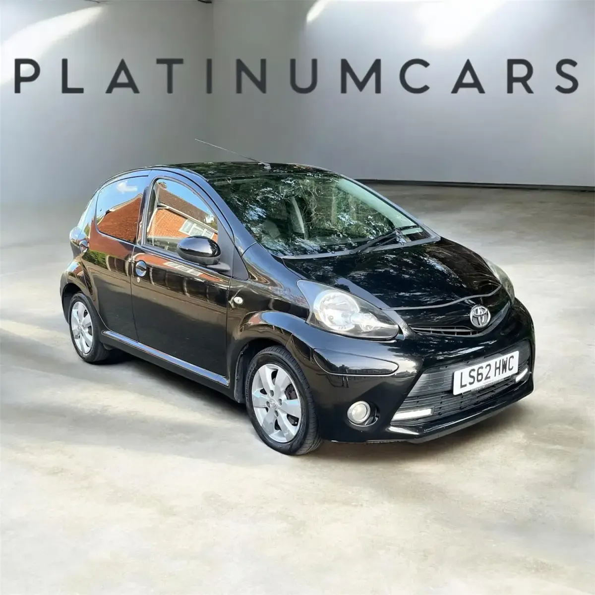 Usado Toyota Aygo 68 HP (50 kW) 2012 Preto Citadino