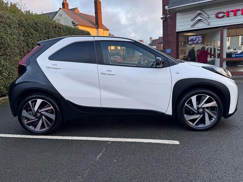 Used Toyota Aygo X 72 HP (52 kW) 2024 White SUV