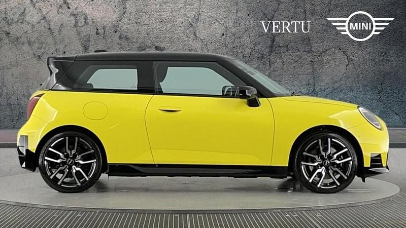 New Mini Cooper Hatch 135 kW (184 HP) 2025 Yellow Hatchback