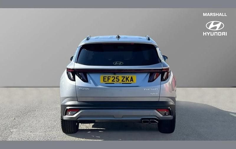 Usado Hyundai Tucson Premium 211 HP (155 kW) 2025 Prateado SUV