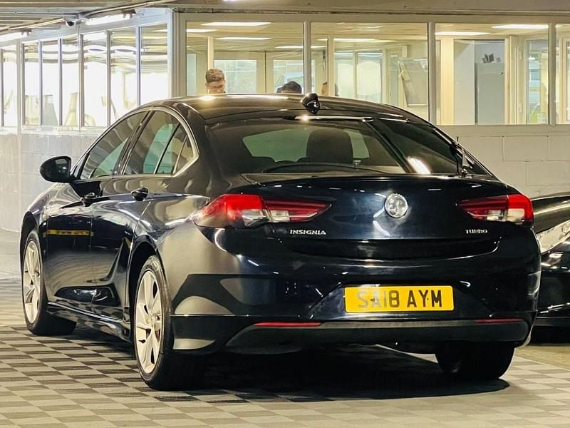 Second-hand Vauxhall Insignia SRi 2018 Albastru Hatchback
