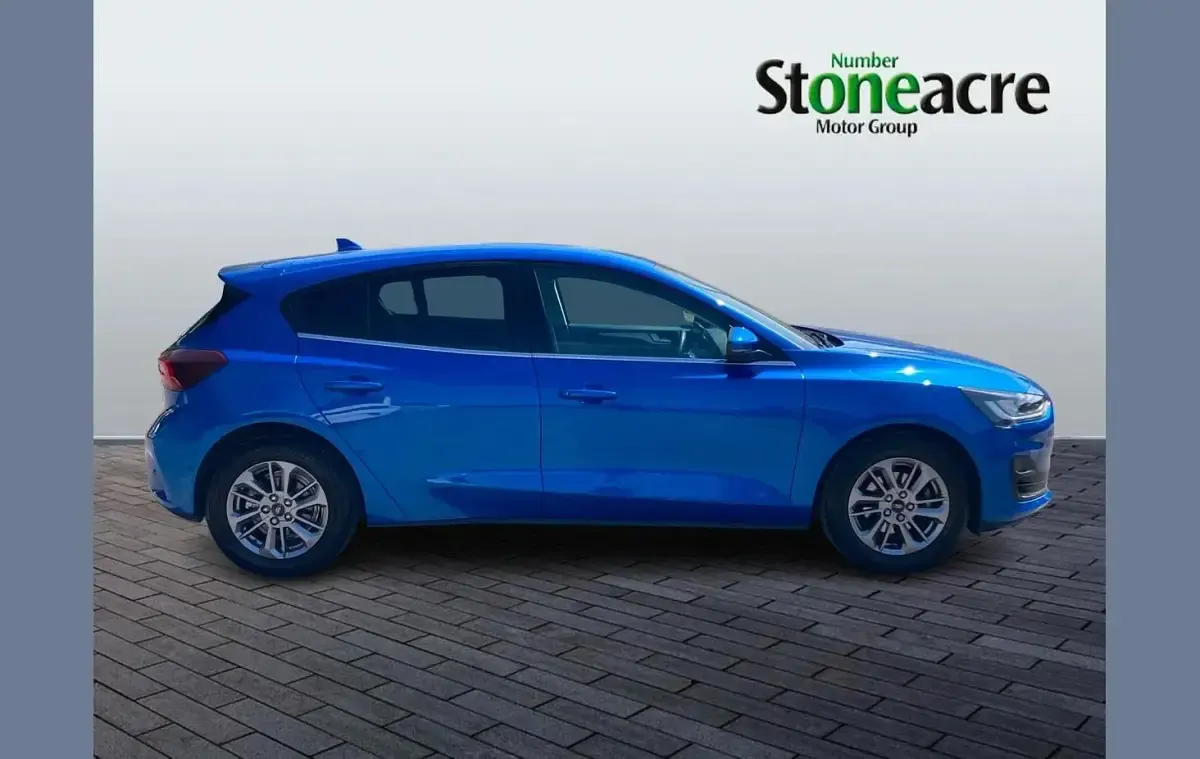 Used Ford Focus Titanium 125 HP (91 kW) 2023 Blue Hatchback