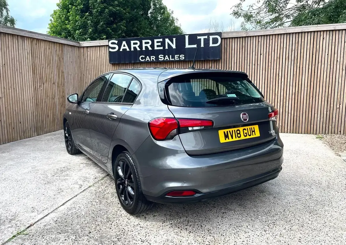 Used Fiat Tipo Lounge 95 HP (69 kW) 2018 Grey Hatchback