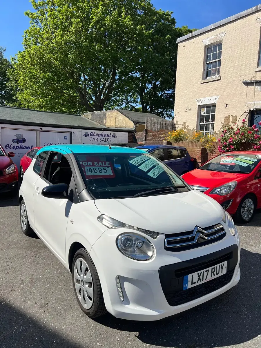 Used Citroën C1 Feel 68 HP (50 kW) 2017 White Hatchback