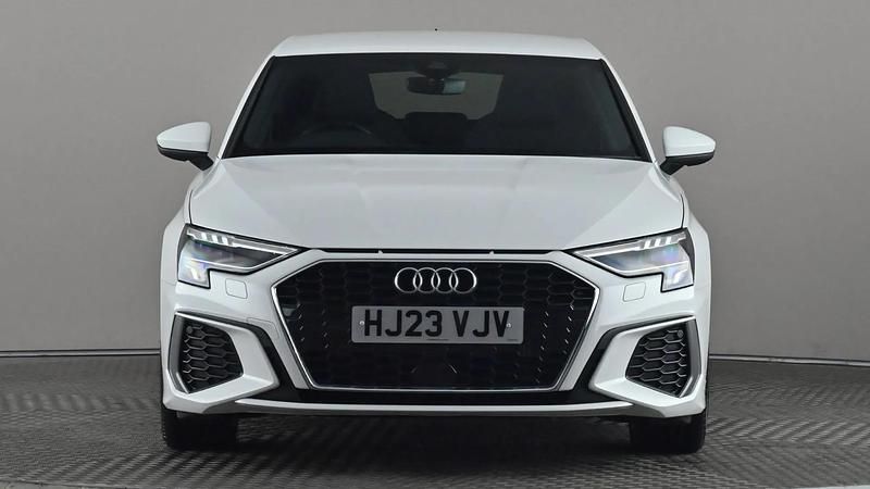 Begagnad Audi A3 S-Line 150 HK (110 kW) 2023 Vit Sedan