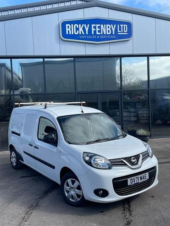 Used Nissan NV250 Tekna 95 HP (69 kW) 2021 White Van
