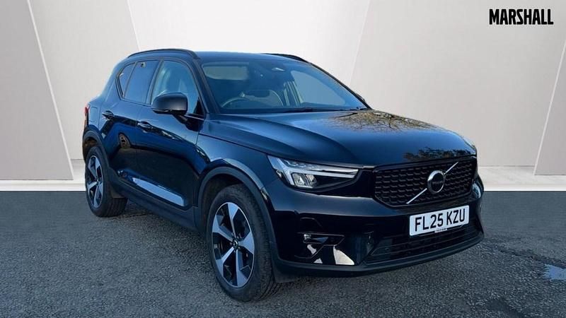 Onyx black Used 2025 Volvo XC40 Plus SUV | £31,491 (Fair price) - Image 1/4
