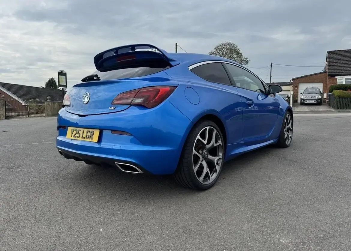 Second-hand Vauxhall Astra GTC 2013 Albastru Hatchback