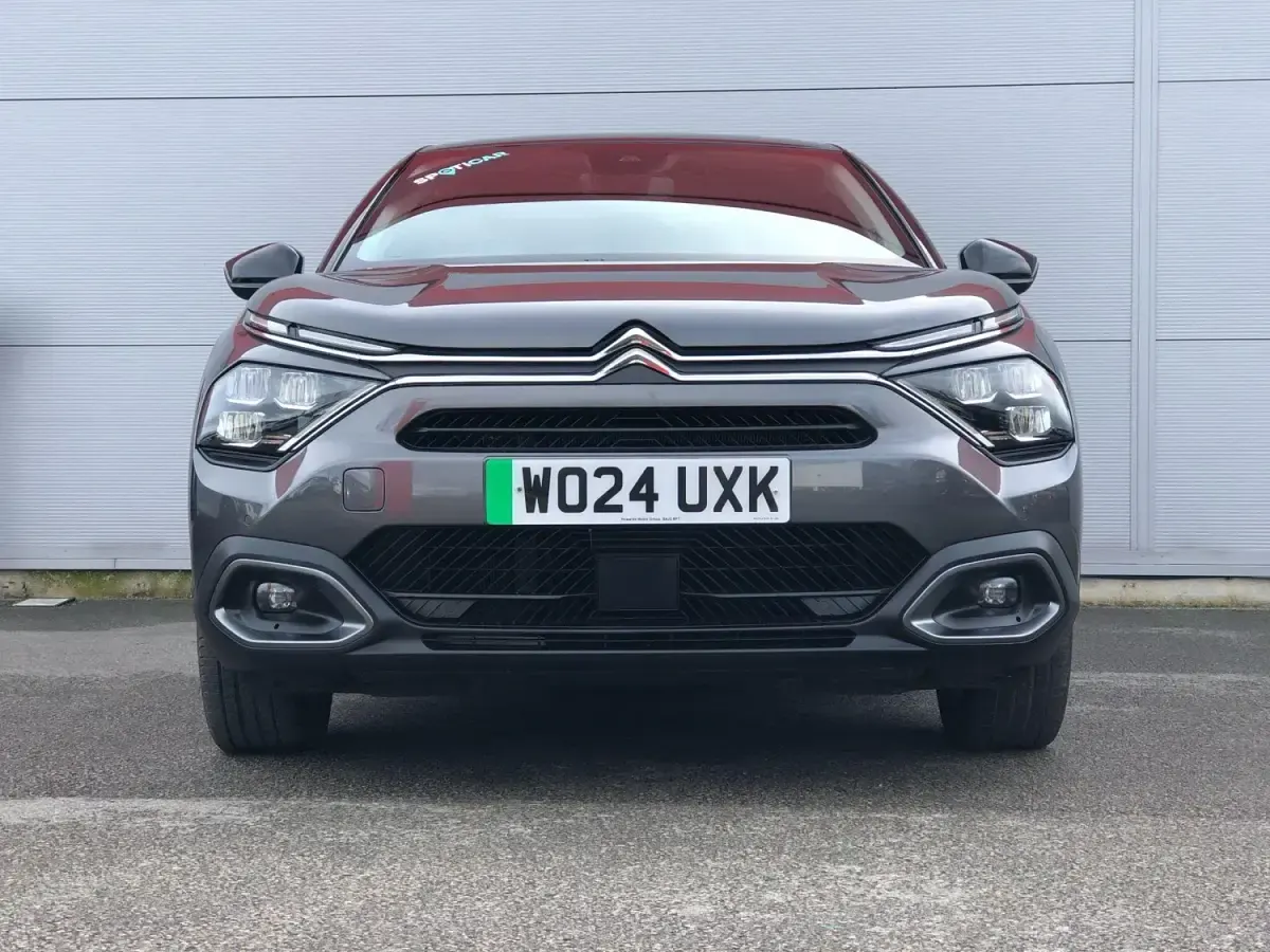 Begagnad Citroën e-C4 100 kW (136 HK) 2024 Grå Halvkombi