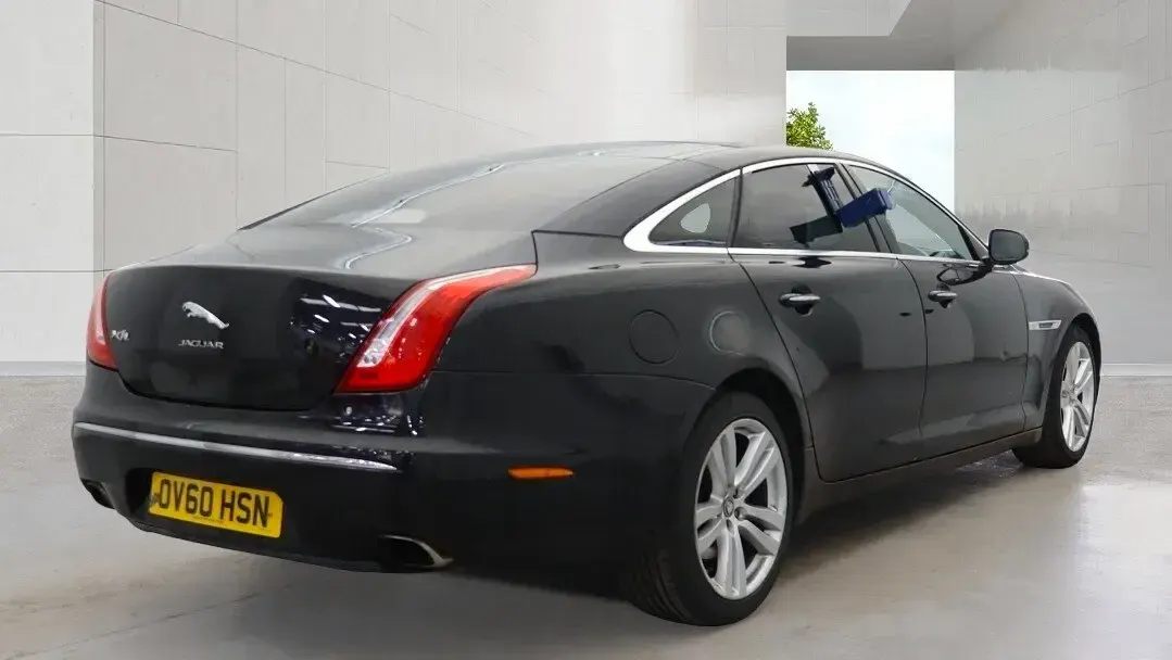 Used Jaguar XJ Portfolio 275 HP (202 kW) 2010 Black Sedan