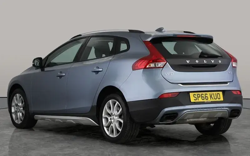 Used Volvo V40 Pro 152 HP (111 kW) 2016 Blue Hatchback