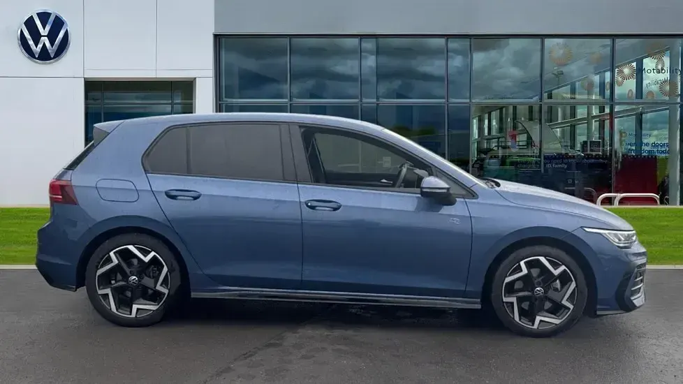 Used VW Golf VIII R-line 150 HP (110 kW) 2025 Anemone blue