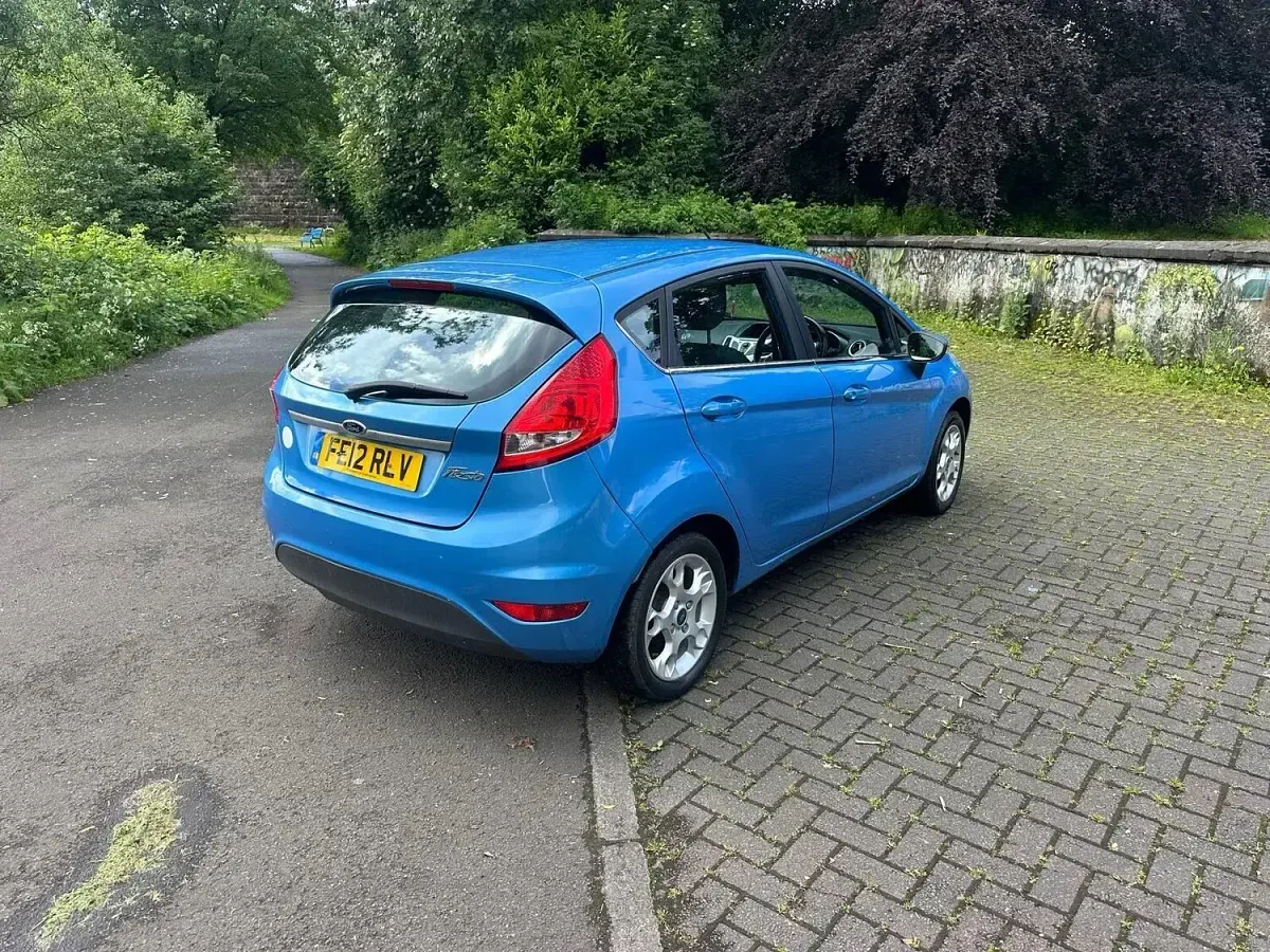 Used Ford Fiesta Titanium 70 HP (51 kW) 2012 Blue Hatchback