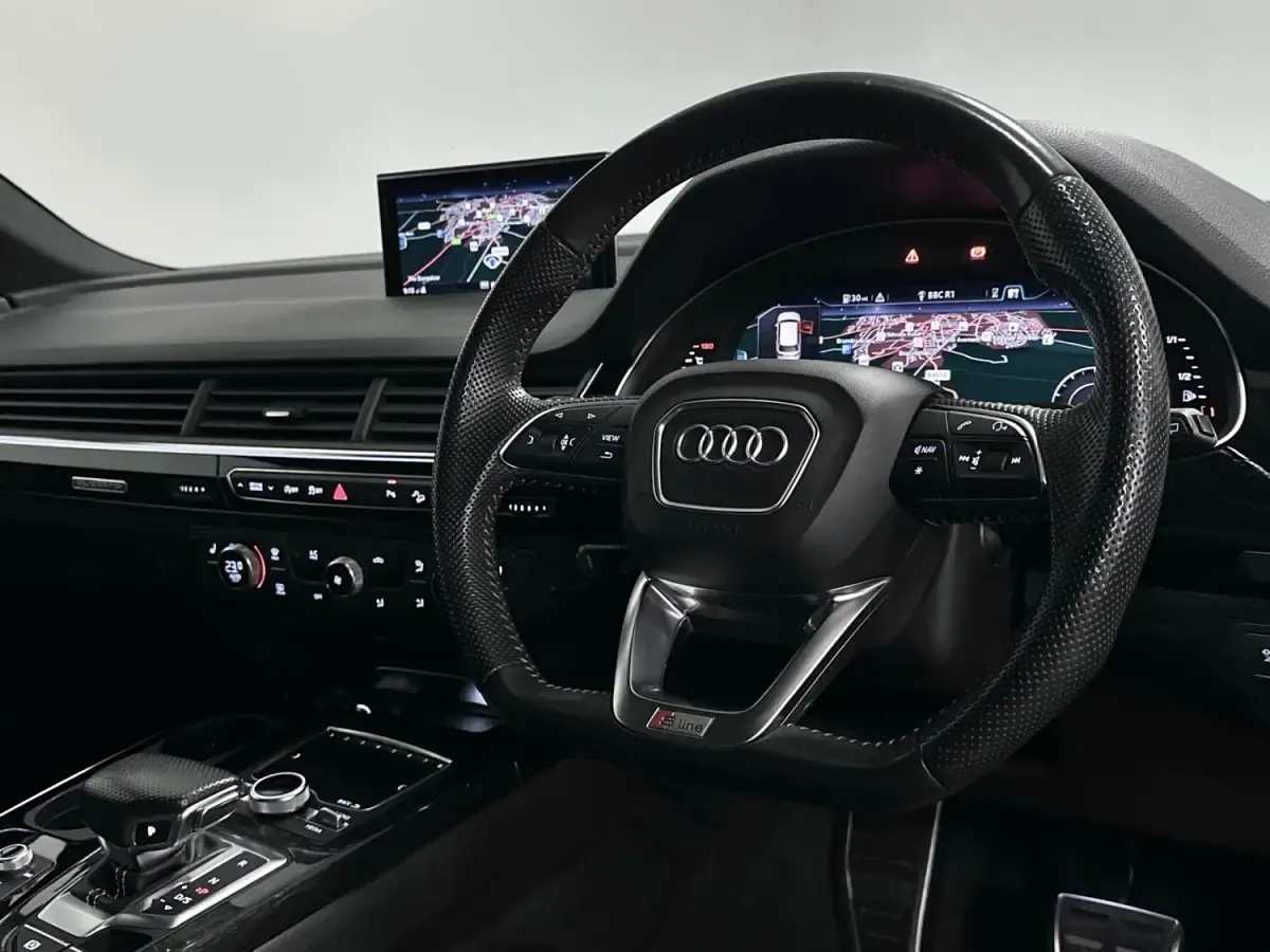 Usado Audi Q7 Black Edition 286 CV (210 kW) 2019 Gris SUV
