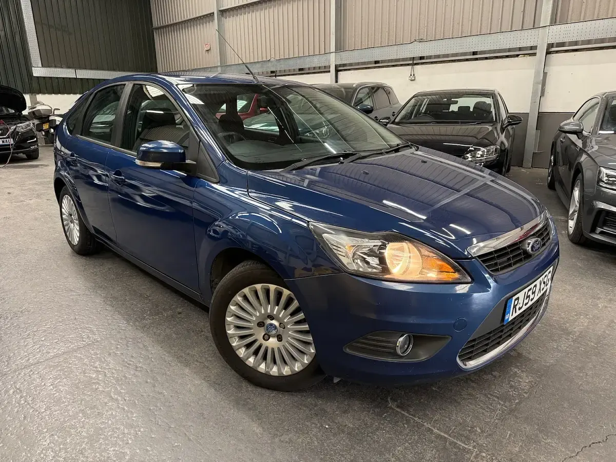 Used Ford Focus Titanium 125 HP (91 kW) 2010 Blue Hatchback