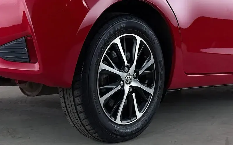 Used Toyota Yaris 101 HP (74 kW) 2018 Red Hatchback