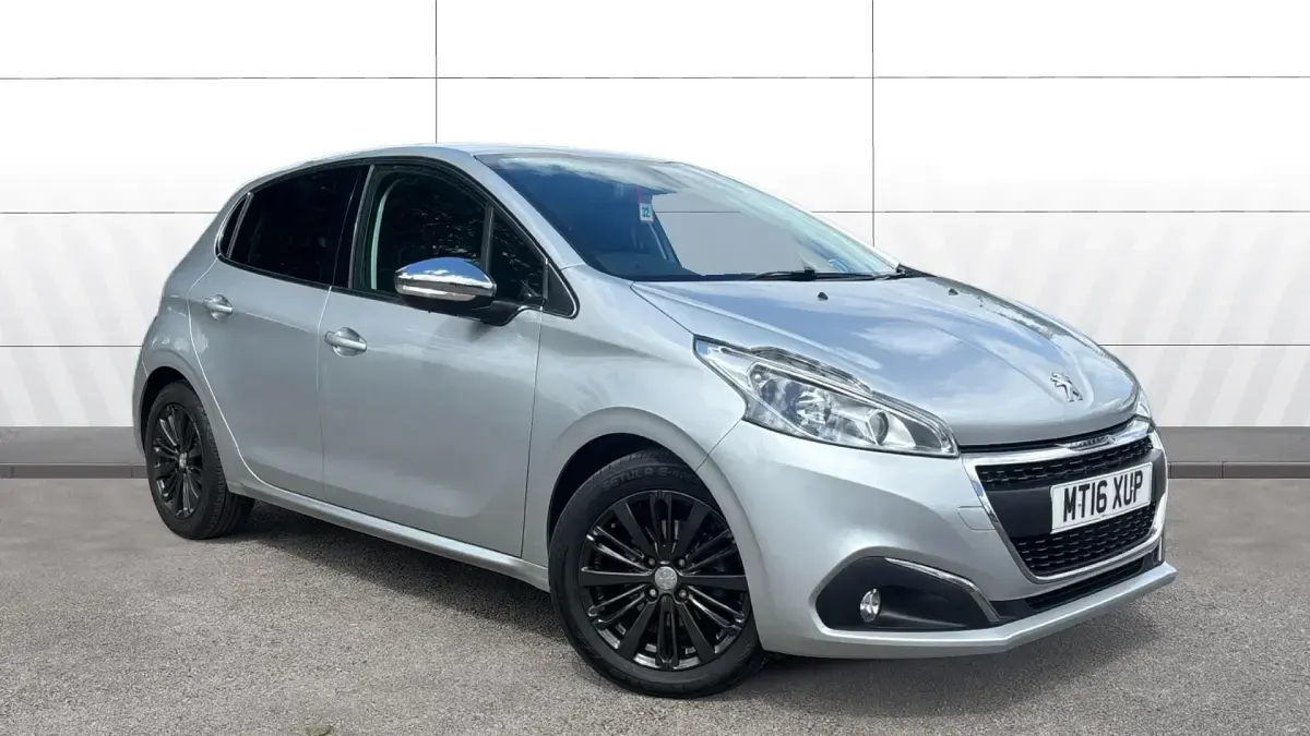 Used Peugeot 208 Allure 82 HP (60 kW) 2016 Hatchback