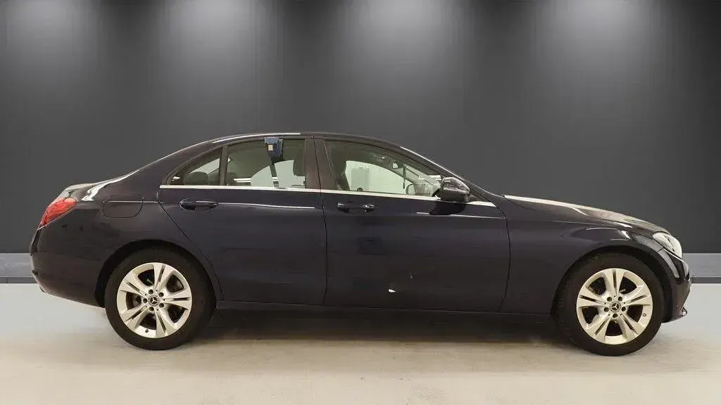 Used Mercedes C200 Executive 184 HP (135 kW) 2018 Blue Sedan