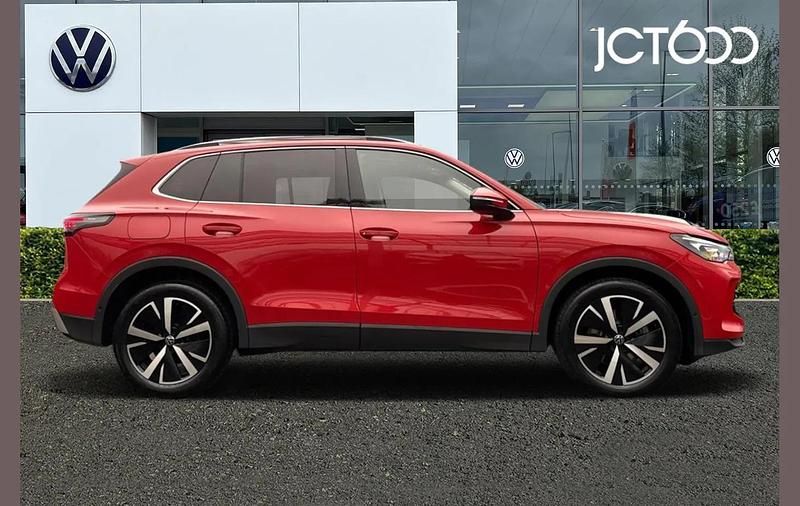 Used VW Tiguan Elegance 150 HP (110 kW) 2025 Red SUV