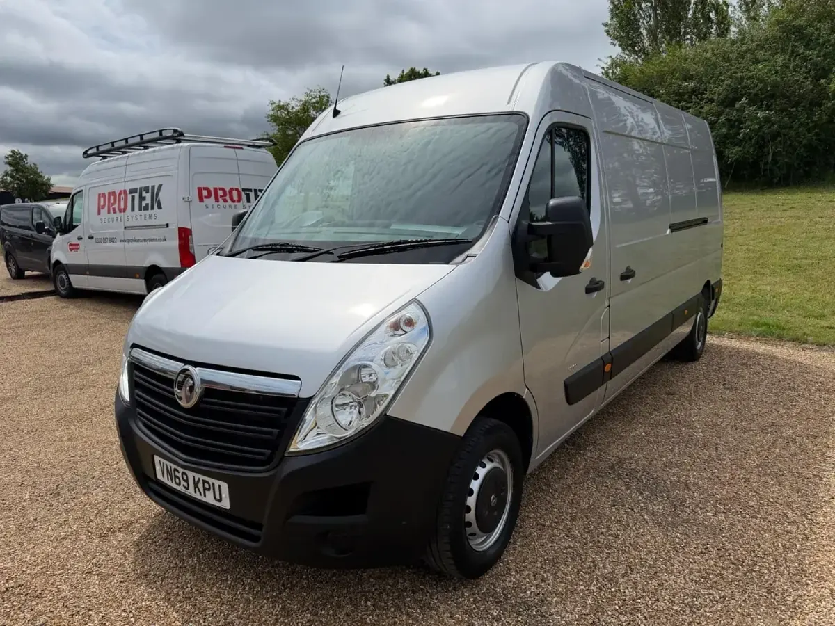 Used Vauxhall Movano 130 HP (95 kW) 2019 Silver MPV