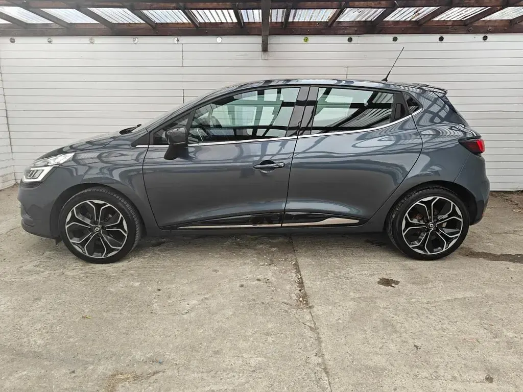 Used Renault Clio Dynamique 90 HP (66 kW) 2018 Grey Hatchback