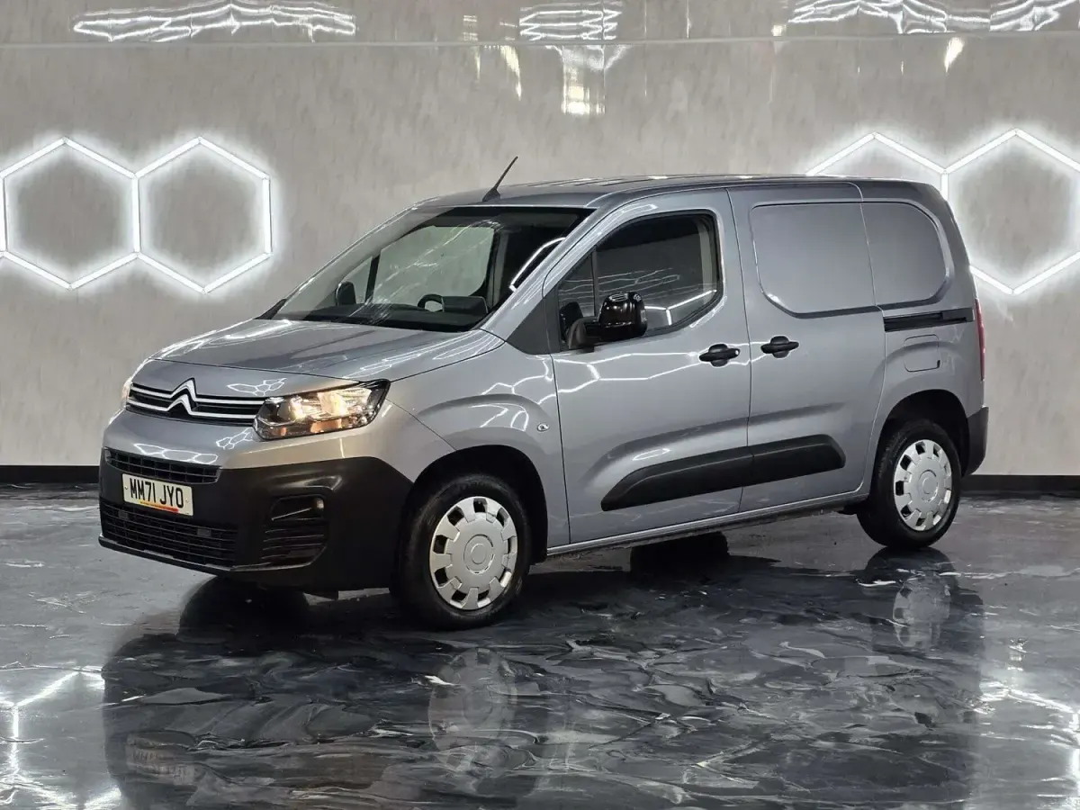 Używany Citroën Berlingo 100 KM (73 kW) 2021 Szary Minivan