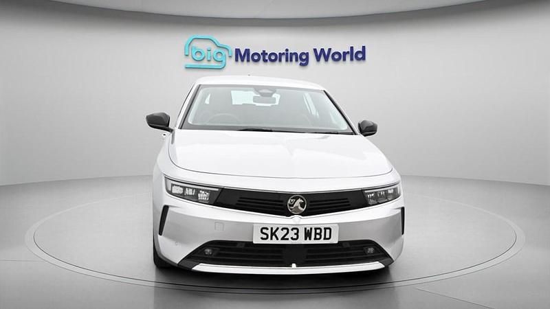 Used Vauxhall Astra Design Edition 130 HP (95 kW) 2023 Grey Hatchback