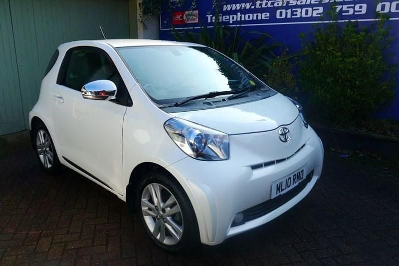 Used Toyota iQ 2010 White Hatchback