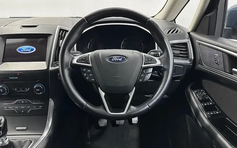 Used Ford S-MAX Titanium 150 HP (110 kW) 2019 Blue MPV