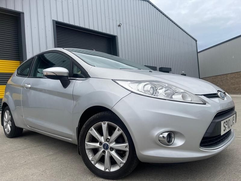 Used Ford Fiesta Zetec 82 HP (60 kW) 2010 Silver Hatchback