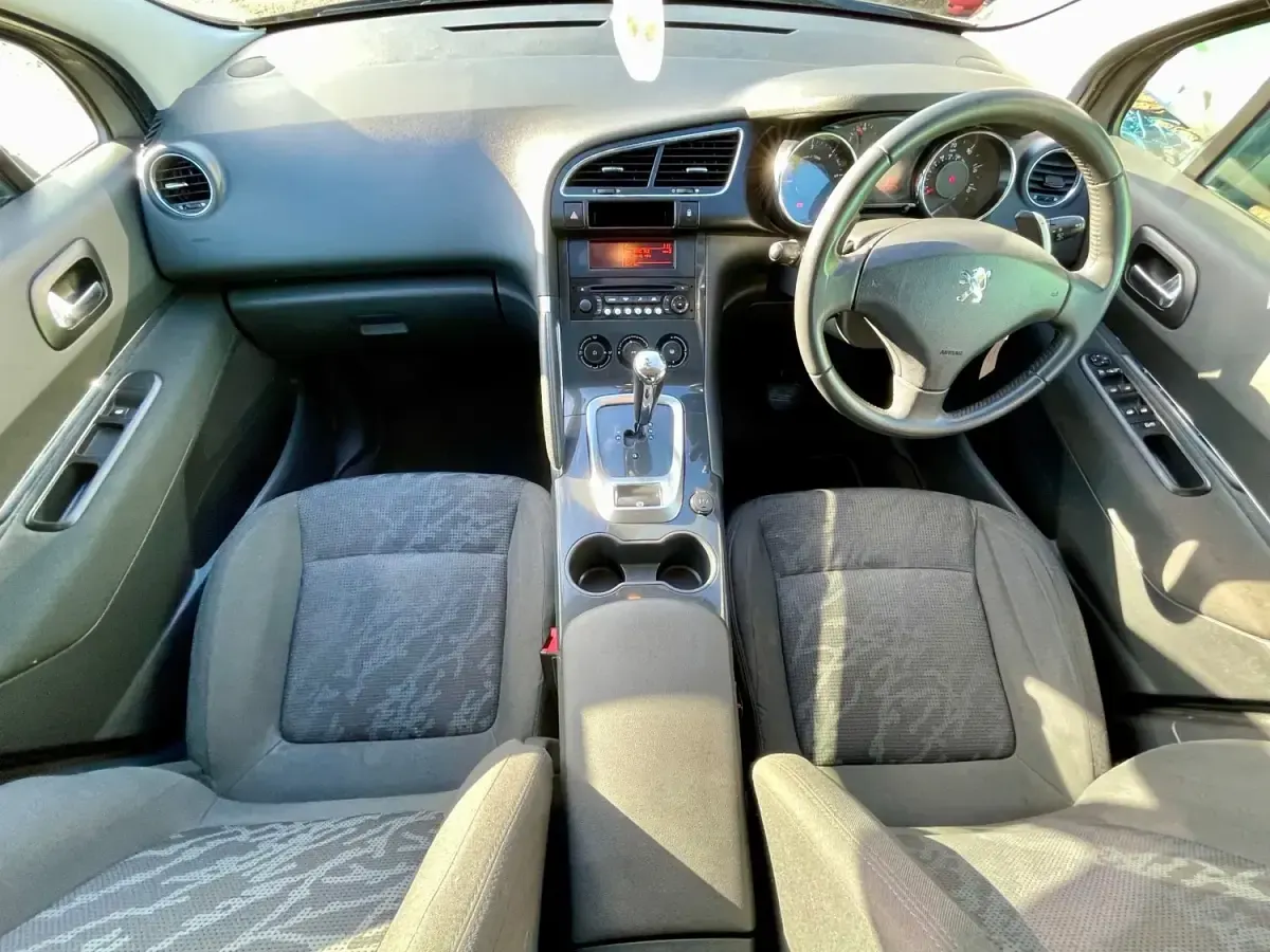 Second-hand Peugeot 3008 Active 113 CP (83 kW) 2013 Gri Break