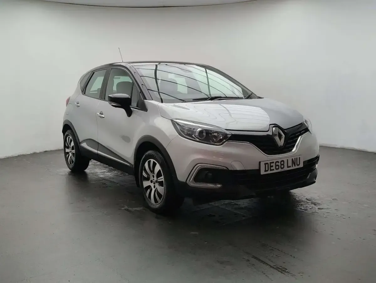 Used Renault Captur Play 90 HP (66 kW) 2018 Silver/black SUV
