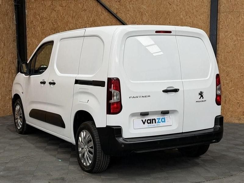 Used Peugeot Partner Premium 131 HP (96 kW) 2021 White MPV