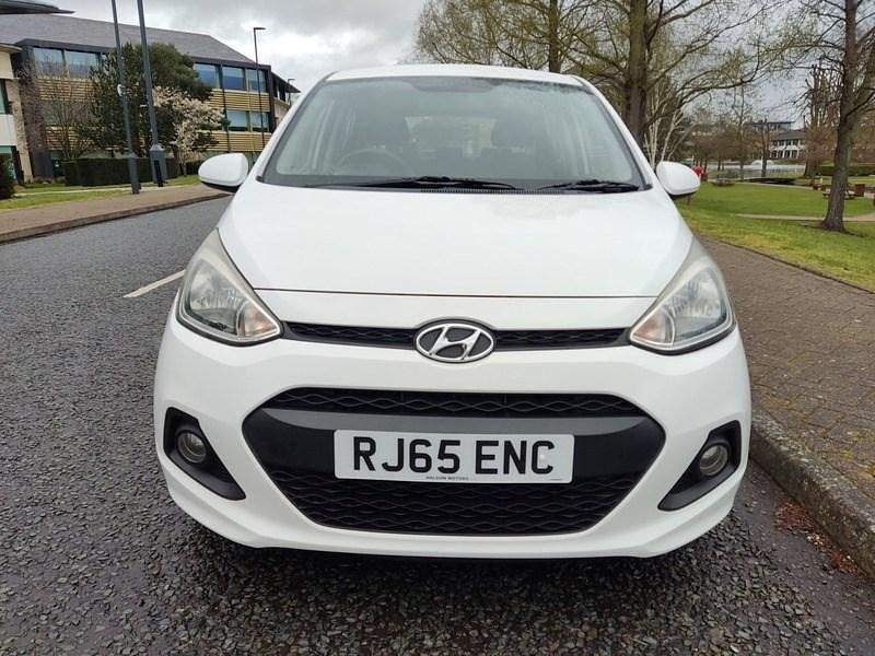 Used Hyundai i10 SE 66 HP (48 kW) 2015 White Hatchback
