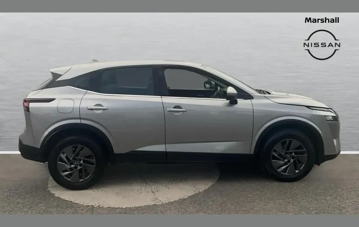 Used Nissan Qashqai Acenta Premium 155 HP (114 kW) 2023 Silver SUV