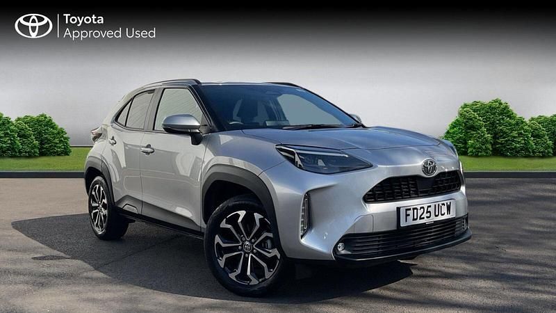 Used Toyota Yaris Hybrid Design 116 HP (85 kW) 2025 Silver