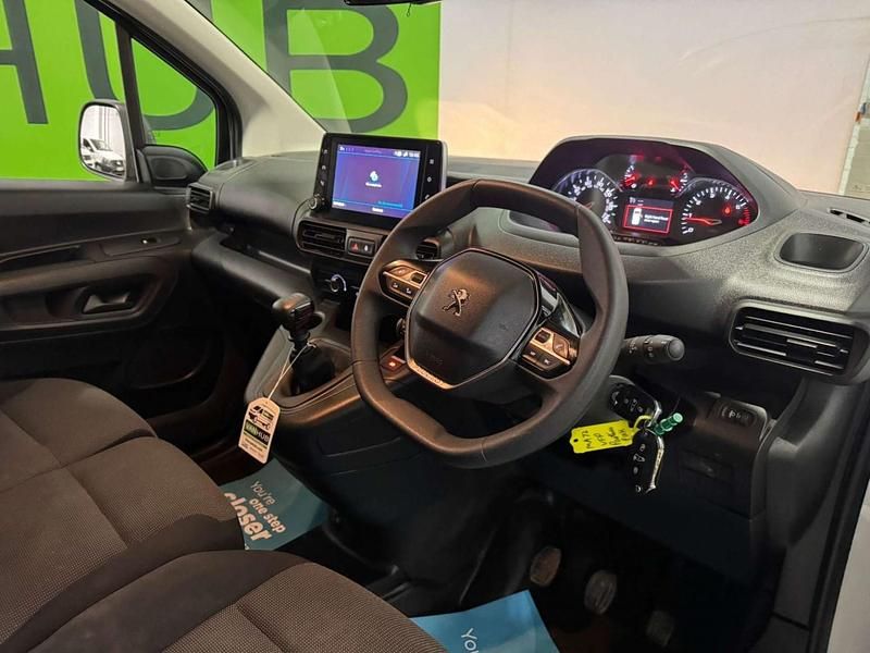 Used Peugeot Partner Premium 2022 White MPV