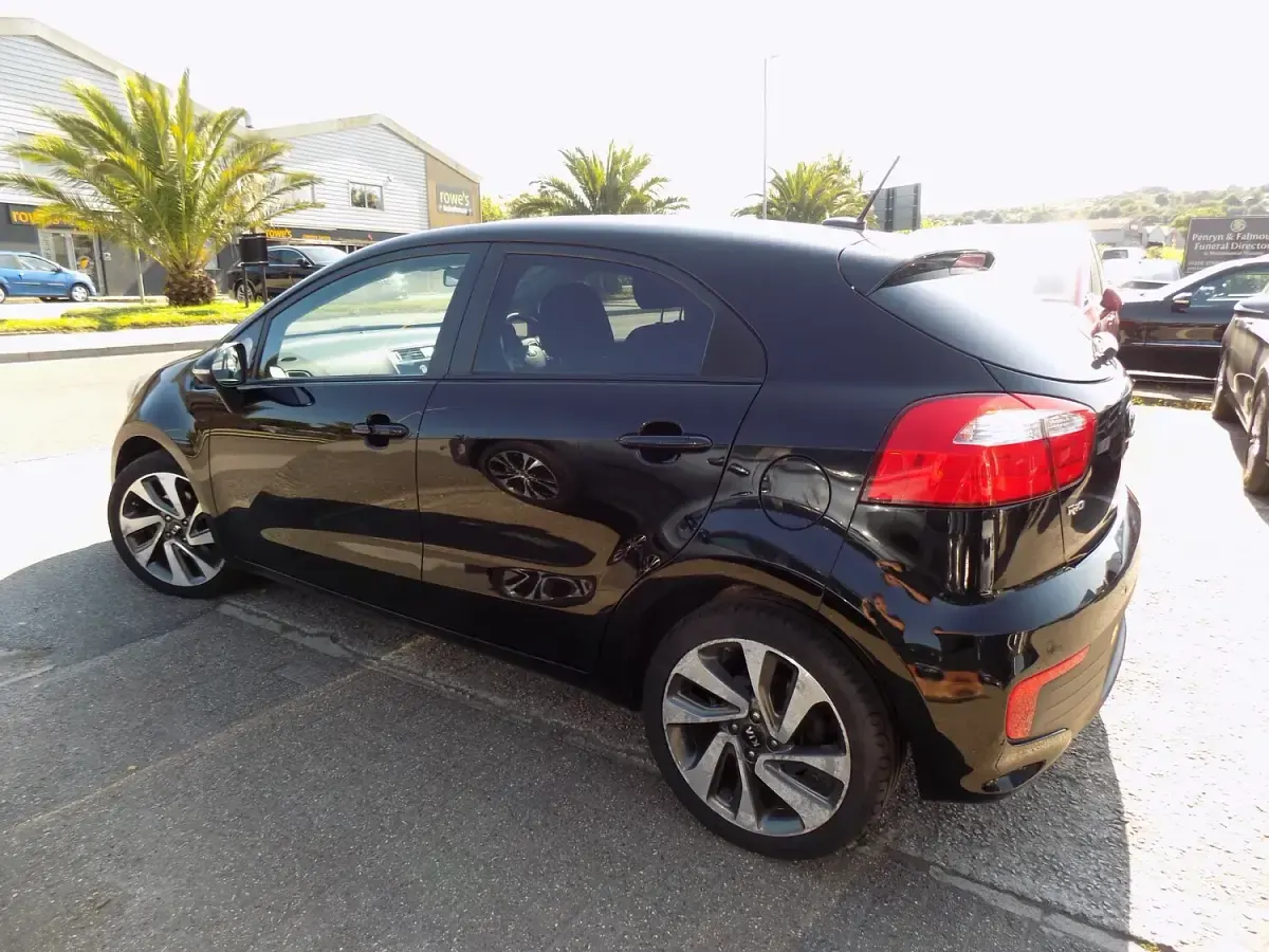 Used Kia Rio 109 HP (80 kW) 2015 Black Hatchback