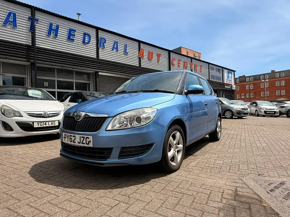 Used Skoda Fabia SE 68 HP (50 kW) 2013 Blue Hatchback