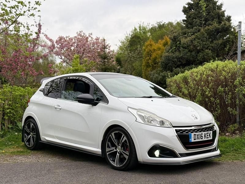 Used Peugeot 208 Prestige 208 HP (152 kW) 2016 White Hatchback
