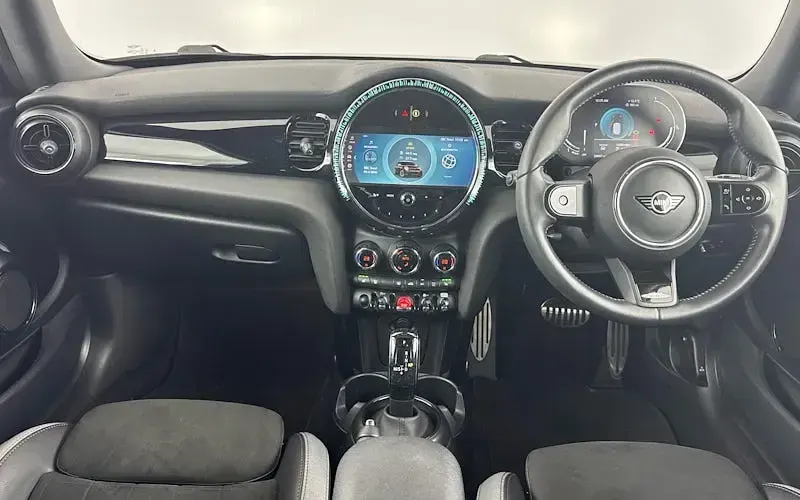 Used Mini Cooper Premium 136 HP (100 kW) 2023 Red Hatchback