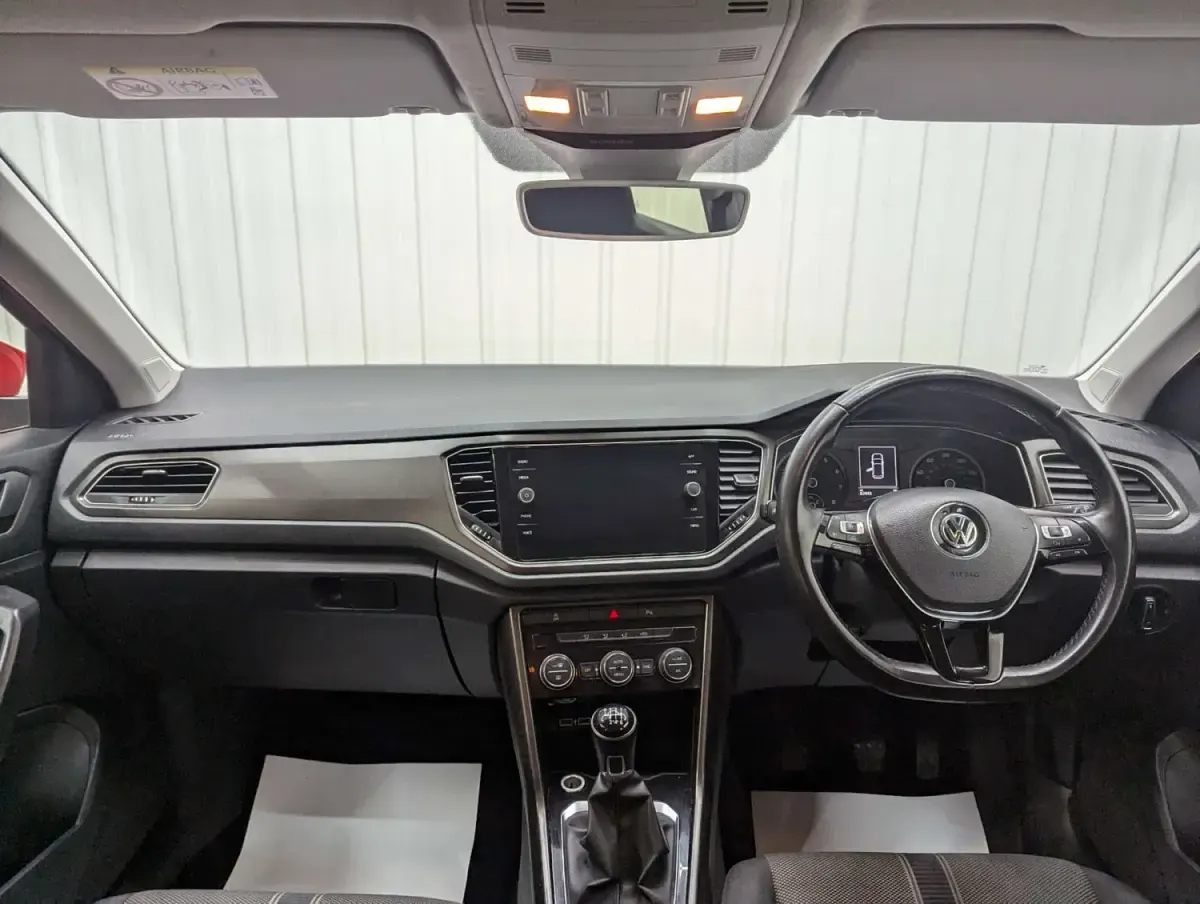 Używany VW T-Roc SE 115 KM (84 kW) 2018 Czerwony SUV
