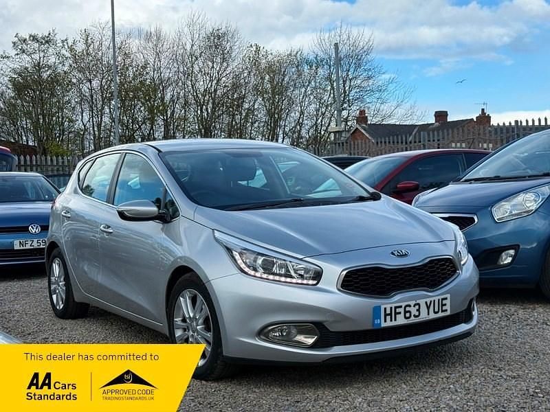Usado Kia Ceed 126 HP (92 kW) 2013 Prateado Citadino
