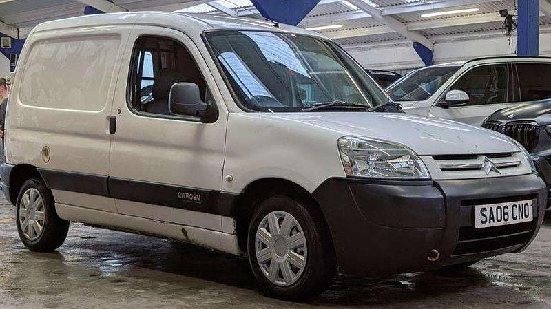 White Used 2006 Citroën Berlingo MPV | £1,900 (Fair price) - Image 1/4