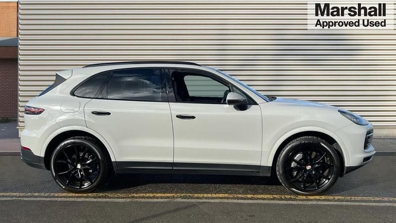 Used Porsche Cayenne Platinum Edition 440 HP (323 kW) 2022 Grey SUV