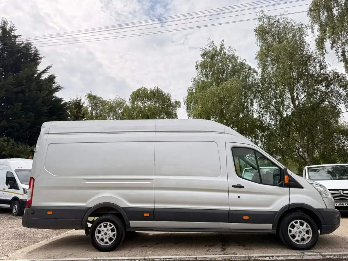 Begagnad Ford Transit 170 HK (125 kW) 2017 Silver Van